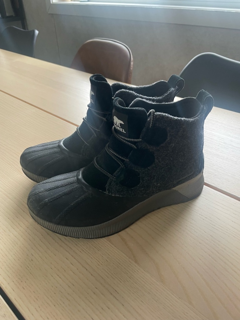 Sorel Women's Out 'N About III Classic waterproof boots women’s size 8 grey/blk